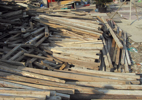 锯末机要加工的木材
